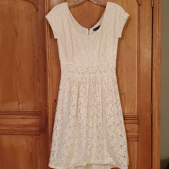 Banana Republic - Picture 1 of 4